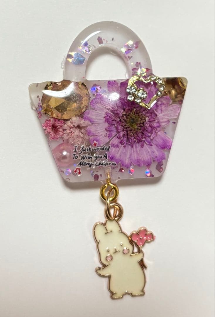 再販不可。カバン♡マトリカリア♡うさぎチャーム付き♡レジンヘアゴムブローチ