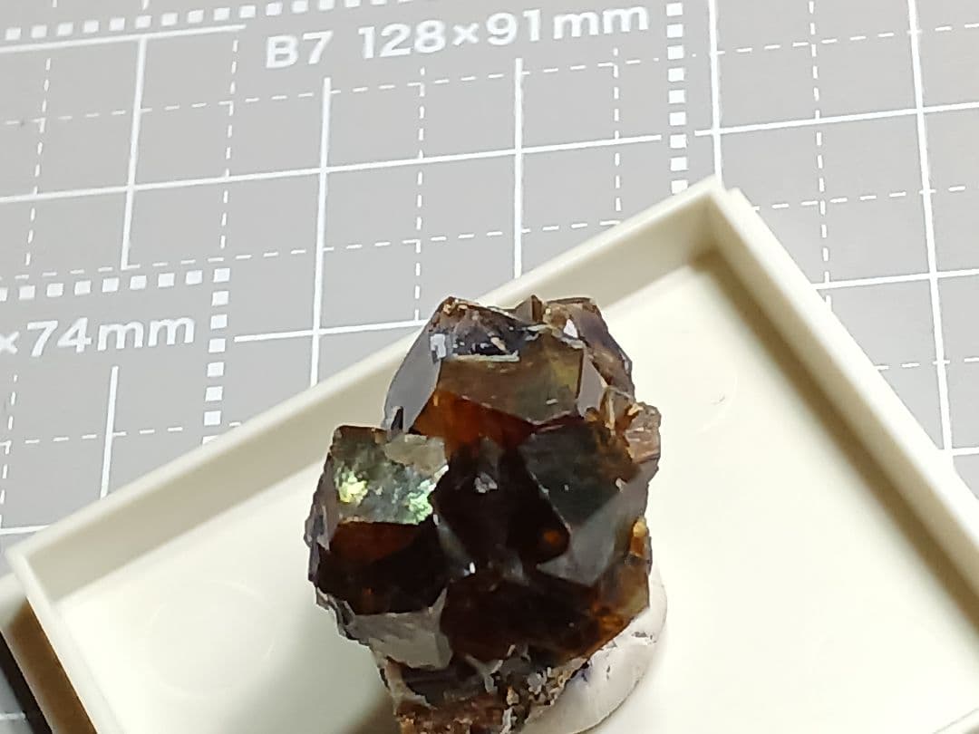 国産鉱物　オーロラレインボーガーネット　原石 鉱物標本