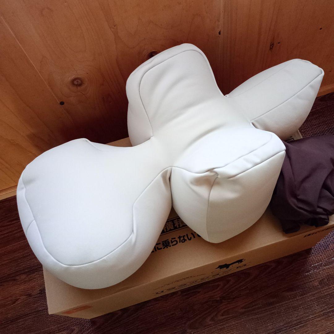 リラクッション　Mサイズ　専用カバー付き　未使用品