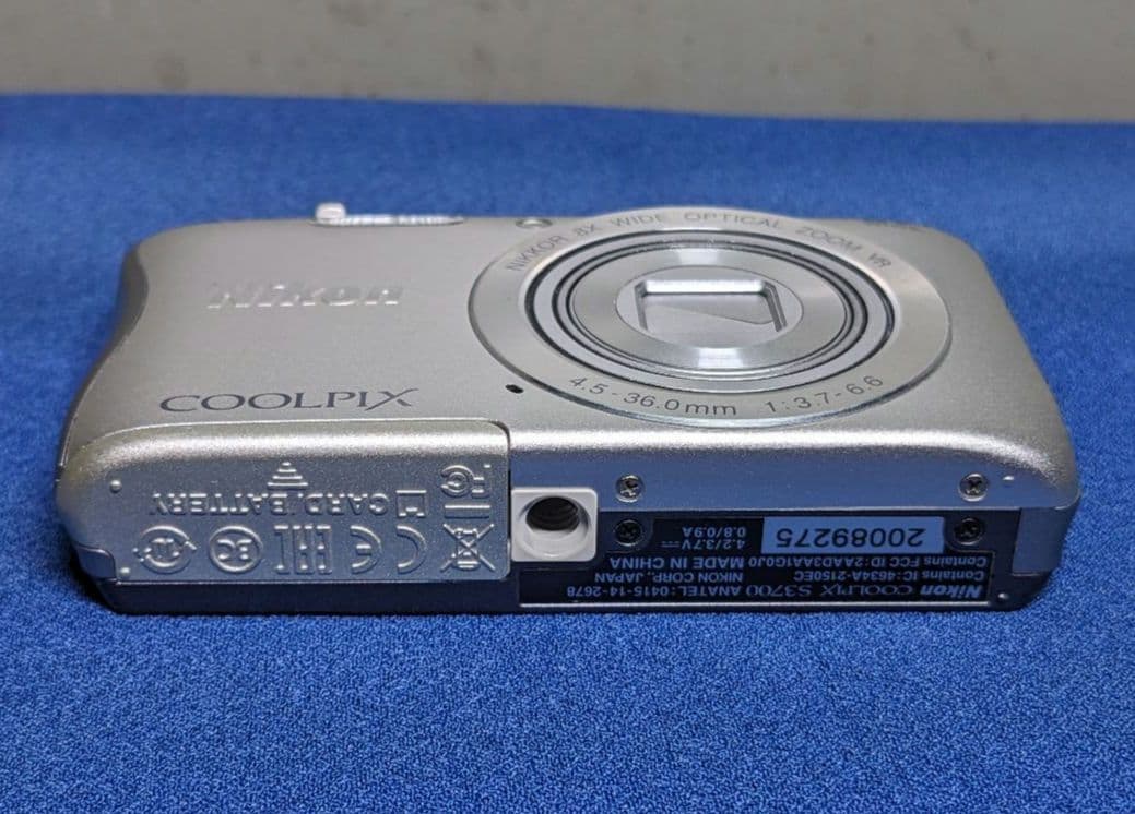 Nikon COOLPIX S3700　◉動作品、新品充電器付き