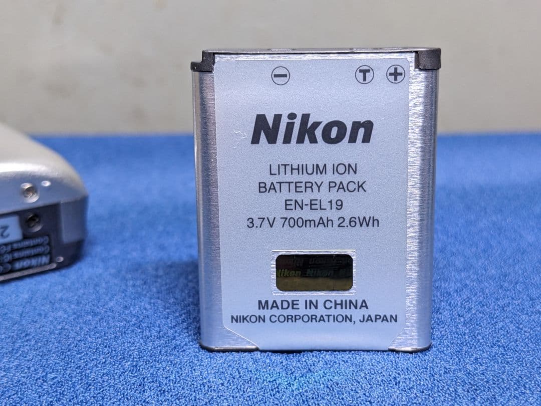 Nikon COOLPIX S3700　◉動作品、新品充電器付き