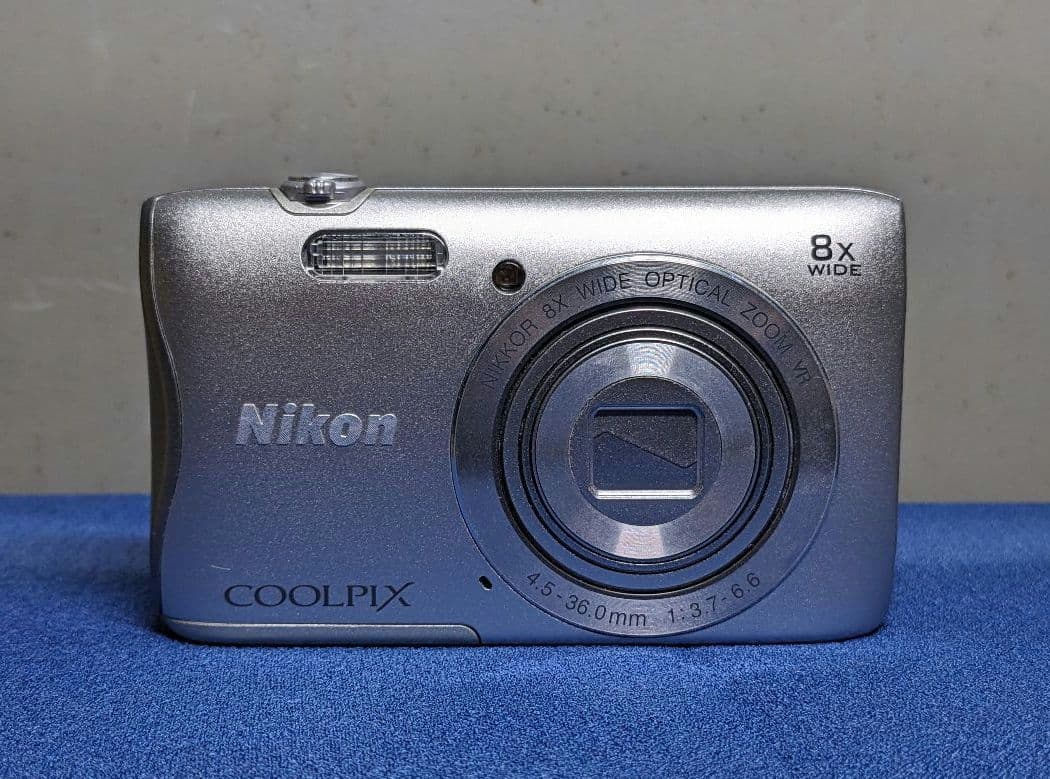 Nikon COOLPIX S3700　◉動作品、新品充電器付き