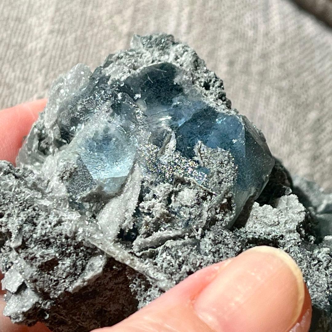 虹 キューブ ブルー フローライト 983.75ct 蛍石 原石 鉱物 天然石
