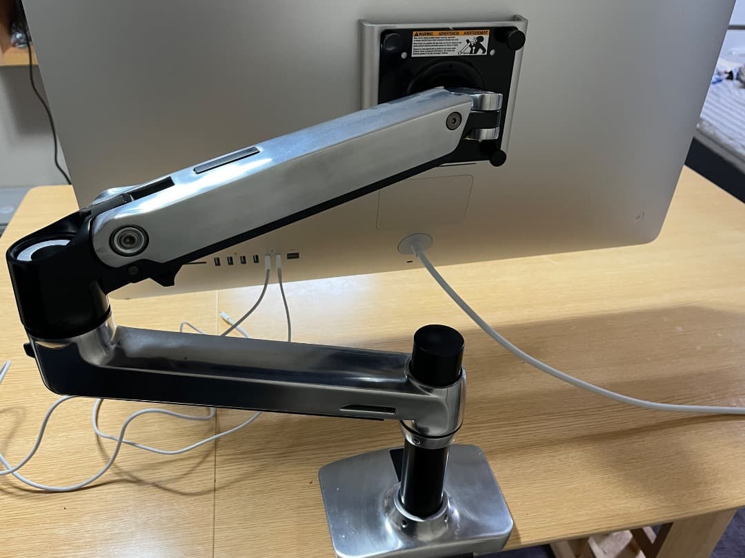 iMac (Retina 5K, 27-inch, 2020)VESAアーム付き
