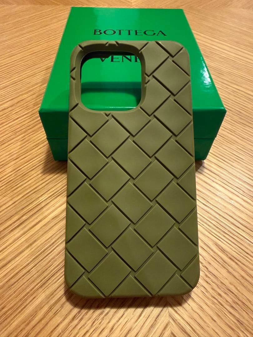 BOTTEGA VENETA オリーブグリーン iPhone16proケース