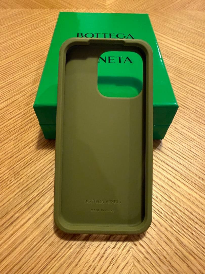 BOTTEGA VENETA オリーブグリーン iPhone16proケース