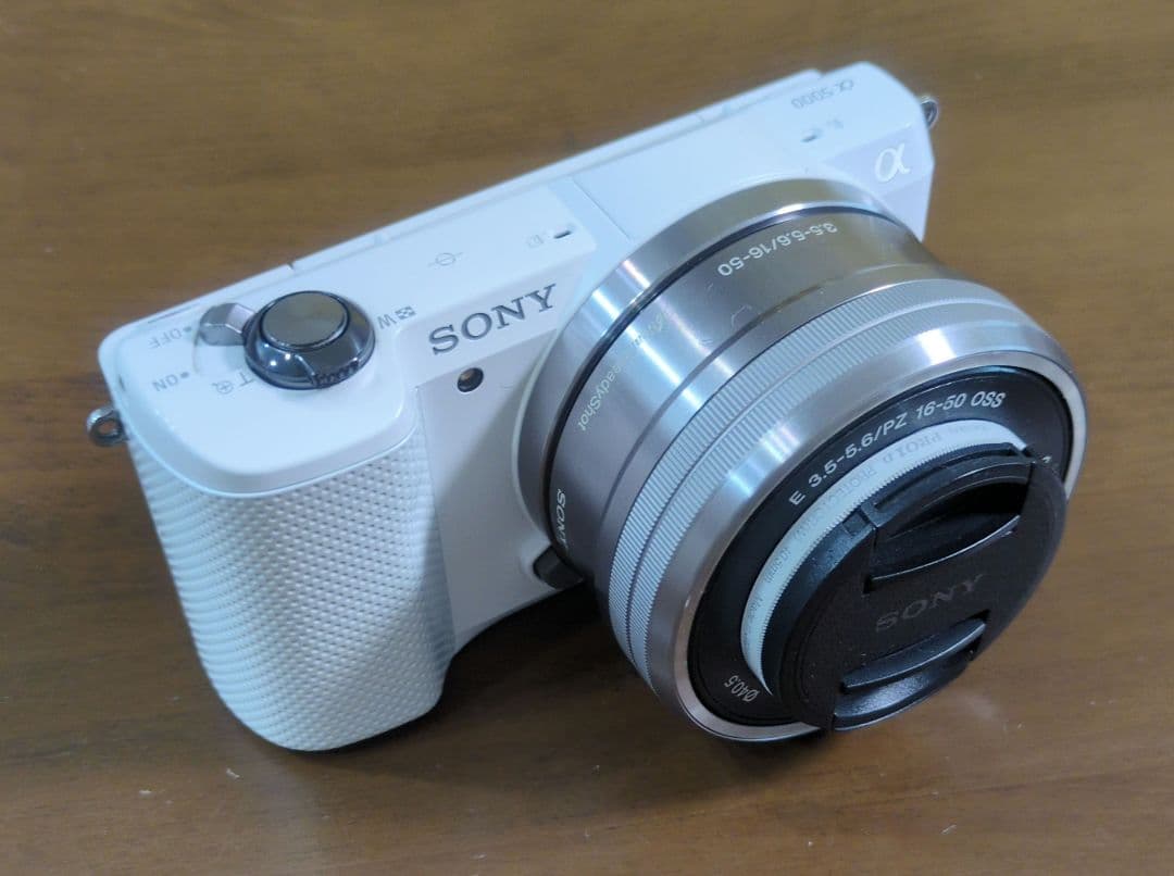 SONY α5000 ミラーレス一眼カメラ　ホワイト