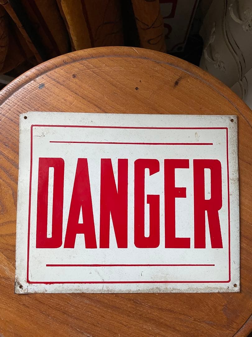 アンティーク　メタル　サイン　プレート　看板　DANGER ブリキ　白　アメリカ