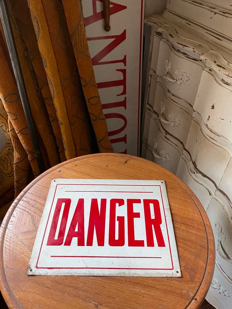 アンティーク　メタル　サイン　プレート　看板　DANGER ブリキ　白　アメリカ