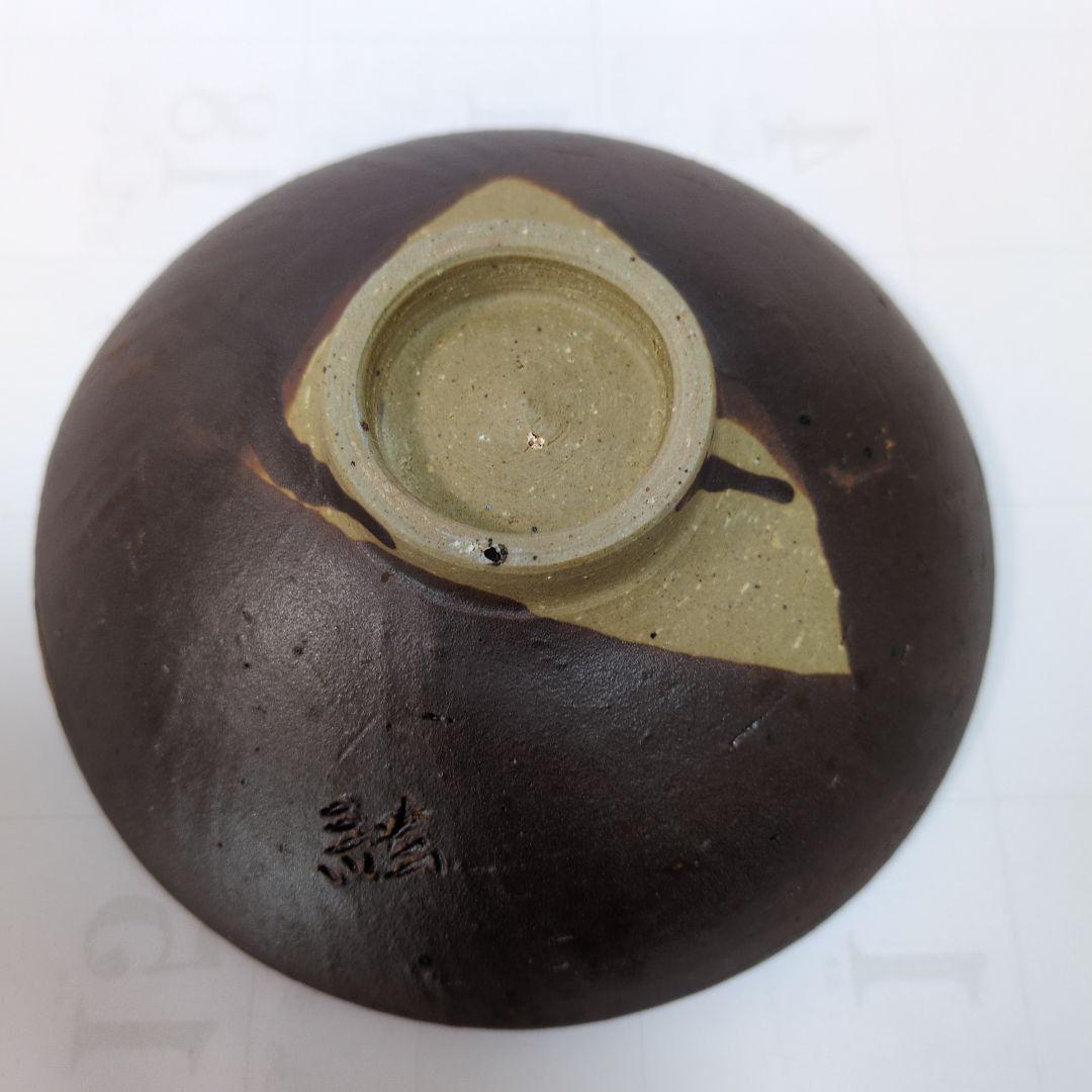 九谷吸坂窯　 茶色の花模様の平茶碗