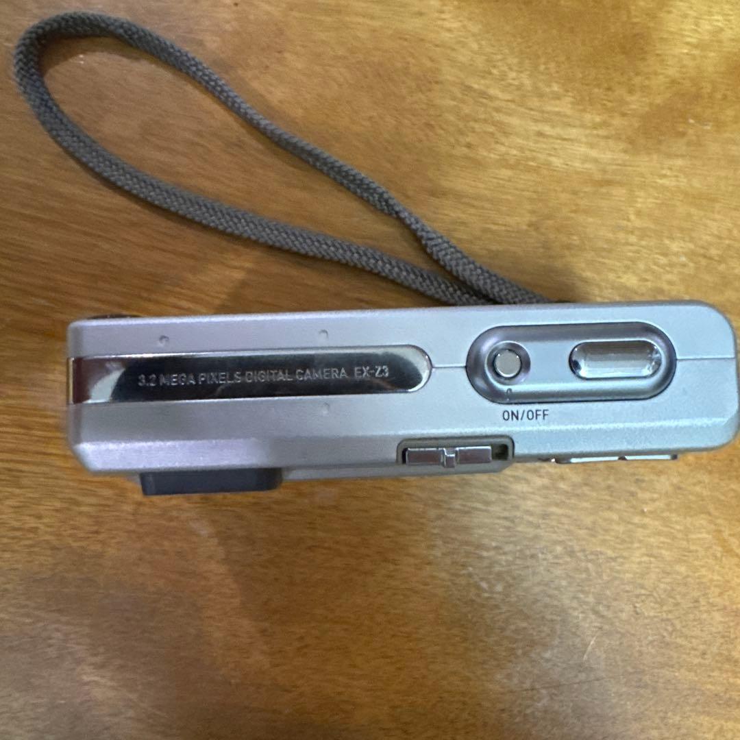 CASIO EXILIM 3.2MP デジタルカメラ