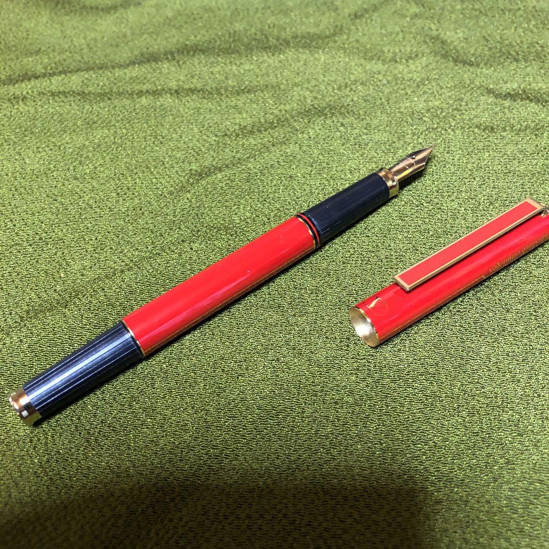 バレンチノの万年筆とボールペンセット。未使用。