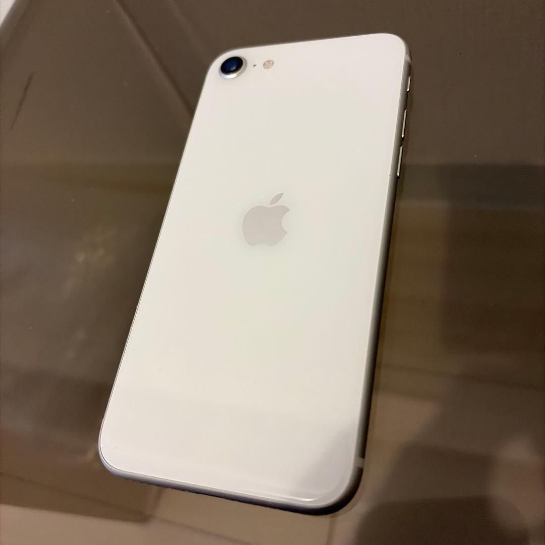 iPhone SE3 64GB スターライト SIMフリー 85% ケース付き