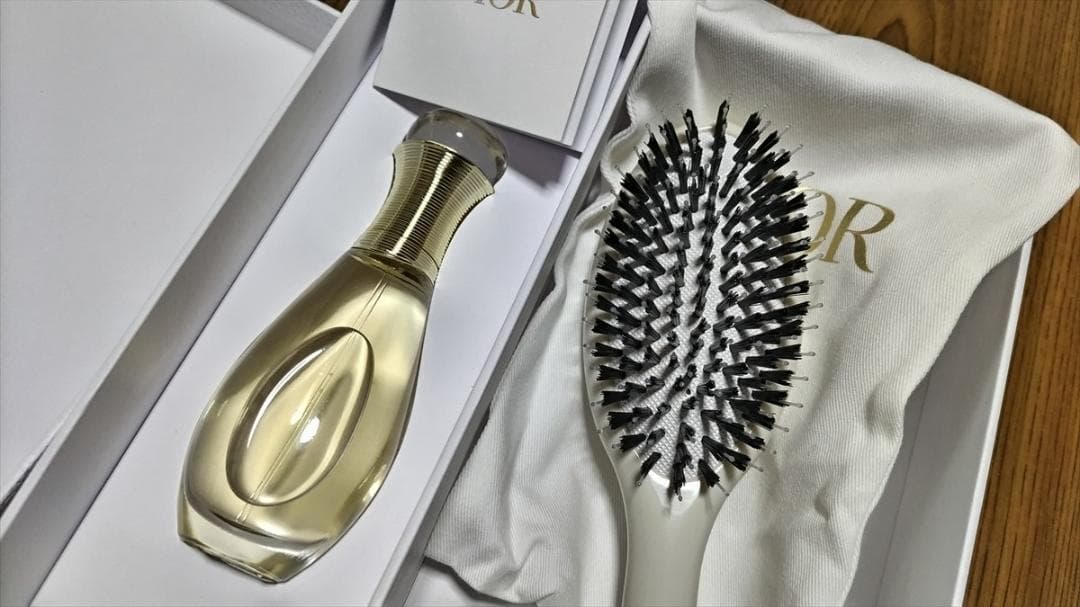 Dior 女性用香水（ヘアミスト）とブラシセット