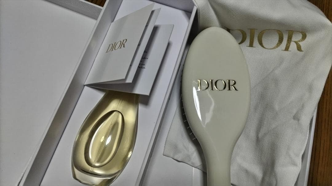 Dior 女性用香水（ヘアミスト）とブラシセット