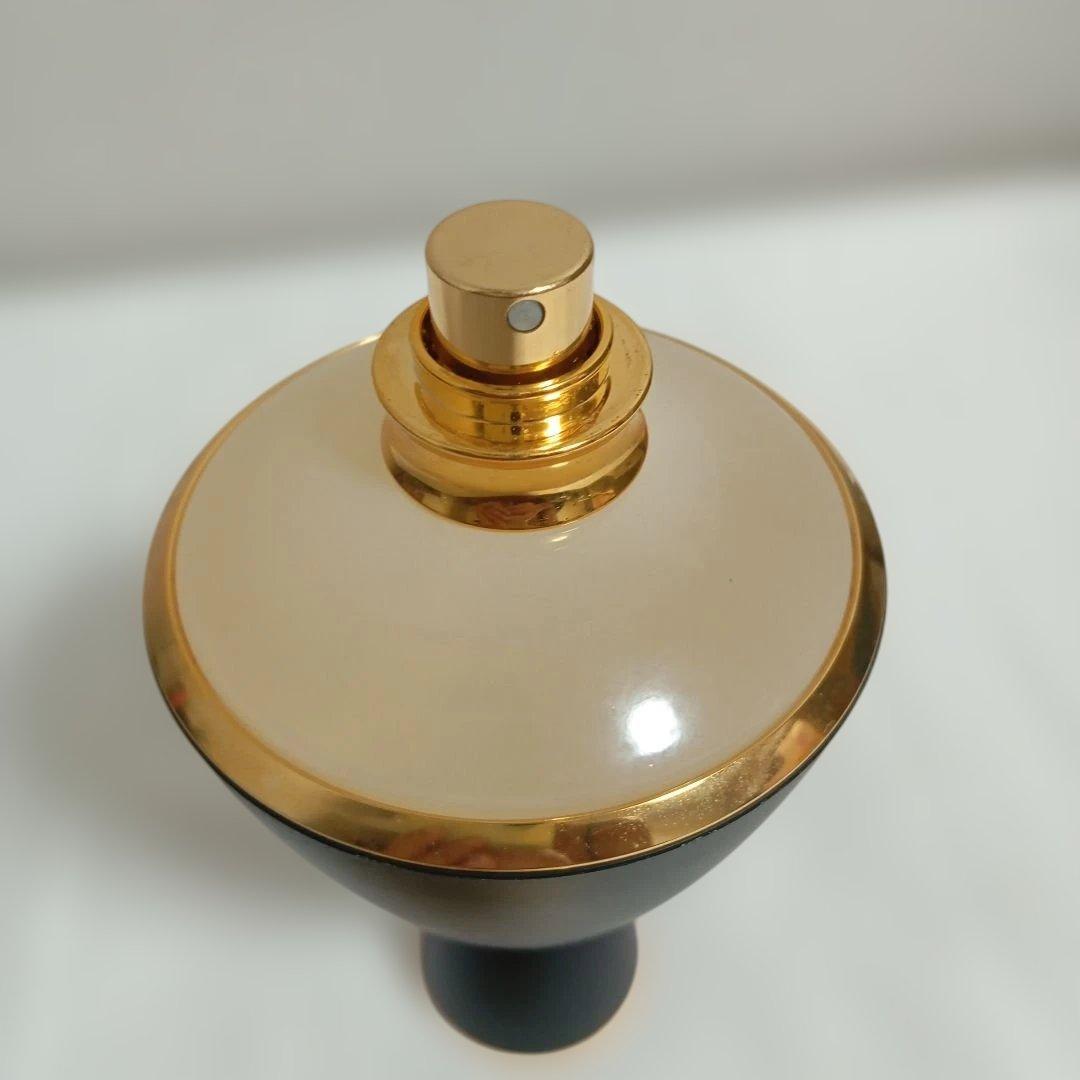Bvlgari 香水 黒と金 円錐型