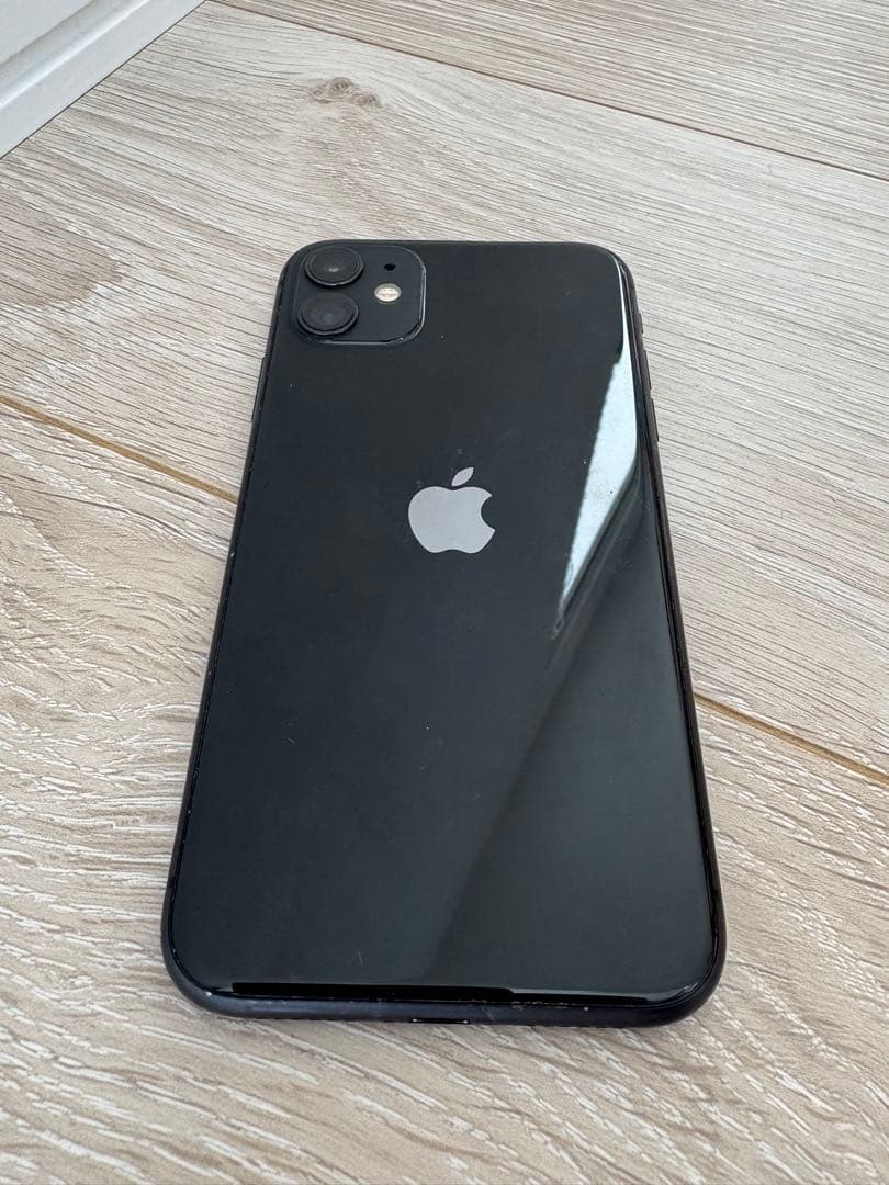 Apple iPhone 11 ブラック64GB本体　画面割れ