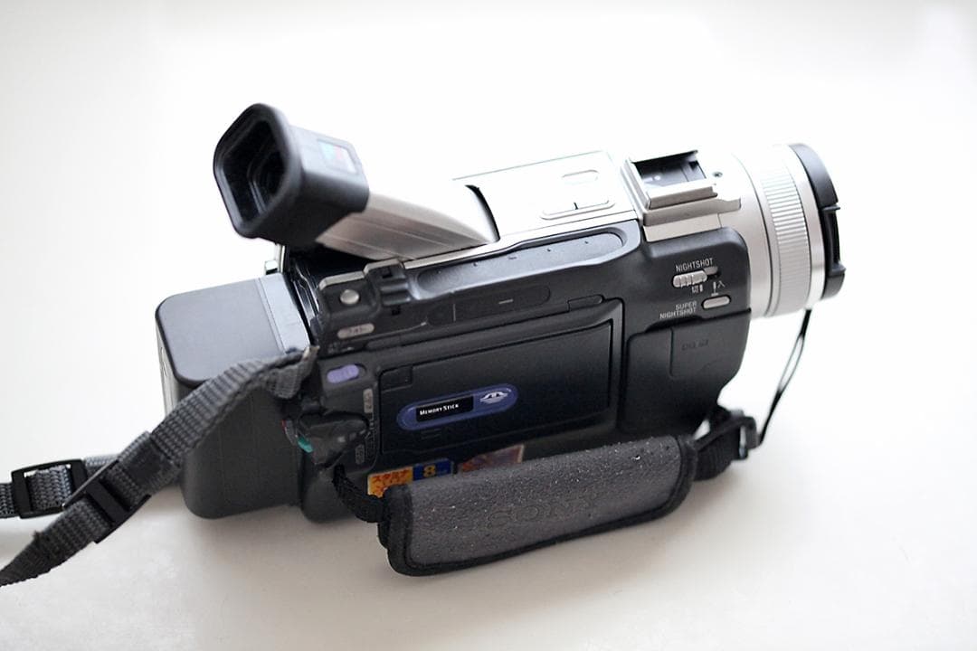SONY DCR-TRV20 ビデオカメラ Q950