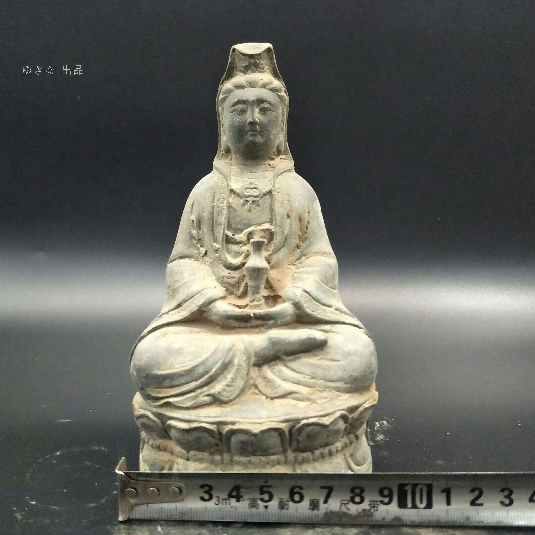 古玩工芸品の銅器は蓮観音に盤座して置物をします。
