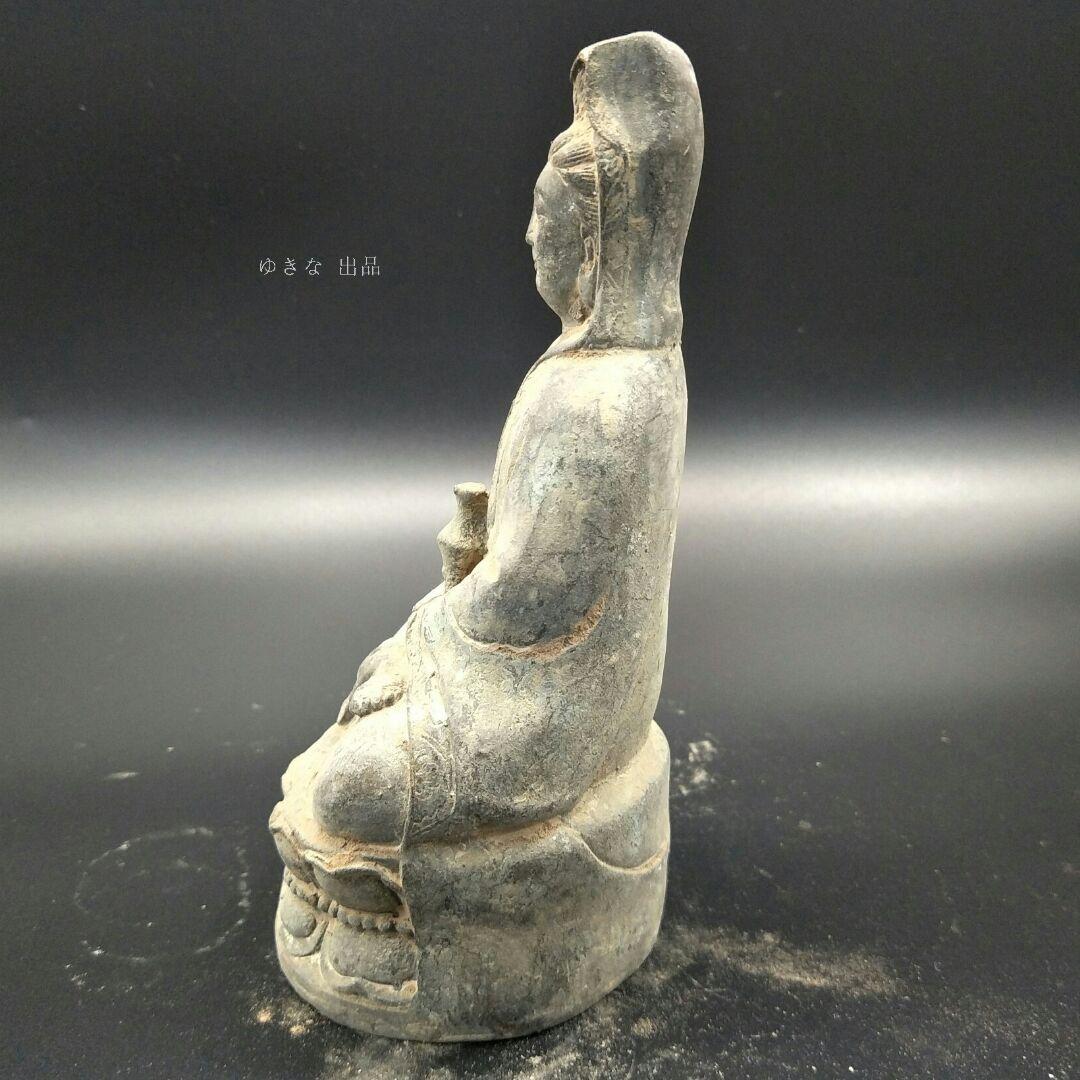 古玩工芸品の銅器は蓮観音に盤座して置物をします。