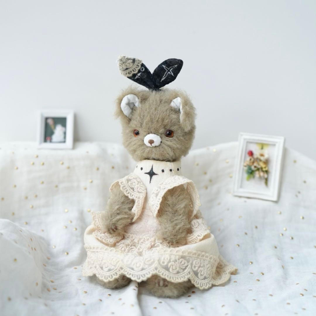 優雅なミスベア 部屋飾り ぬいぐるみ 海外作家様 アーティストベア ハンドメイド