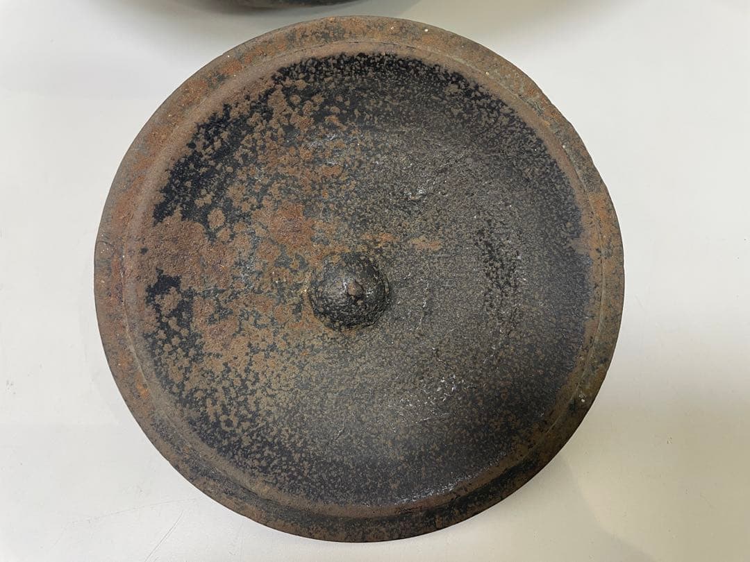 【現状品】鉄製 茶釜 炉釜 湯釜 釜 茶器 茶道具 アンティーク 蓋付き 彫有