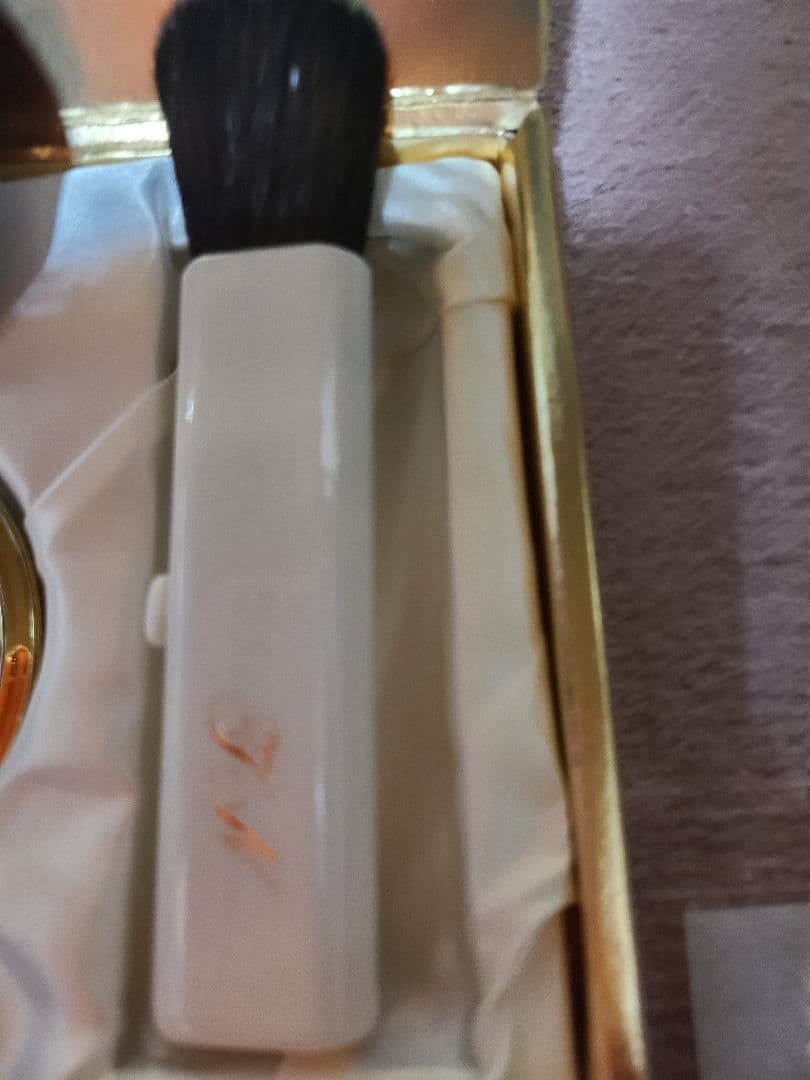 フェイスニュアンスコンパクト。専用ブラシ付き