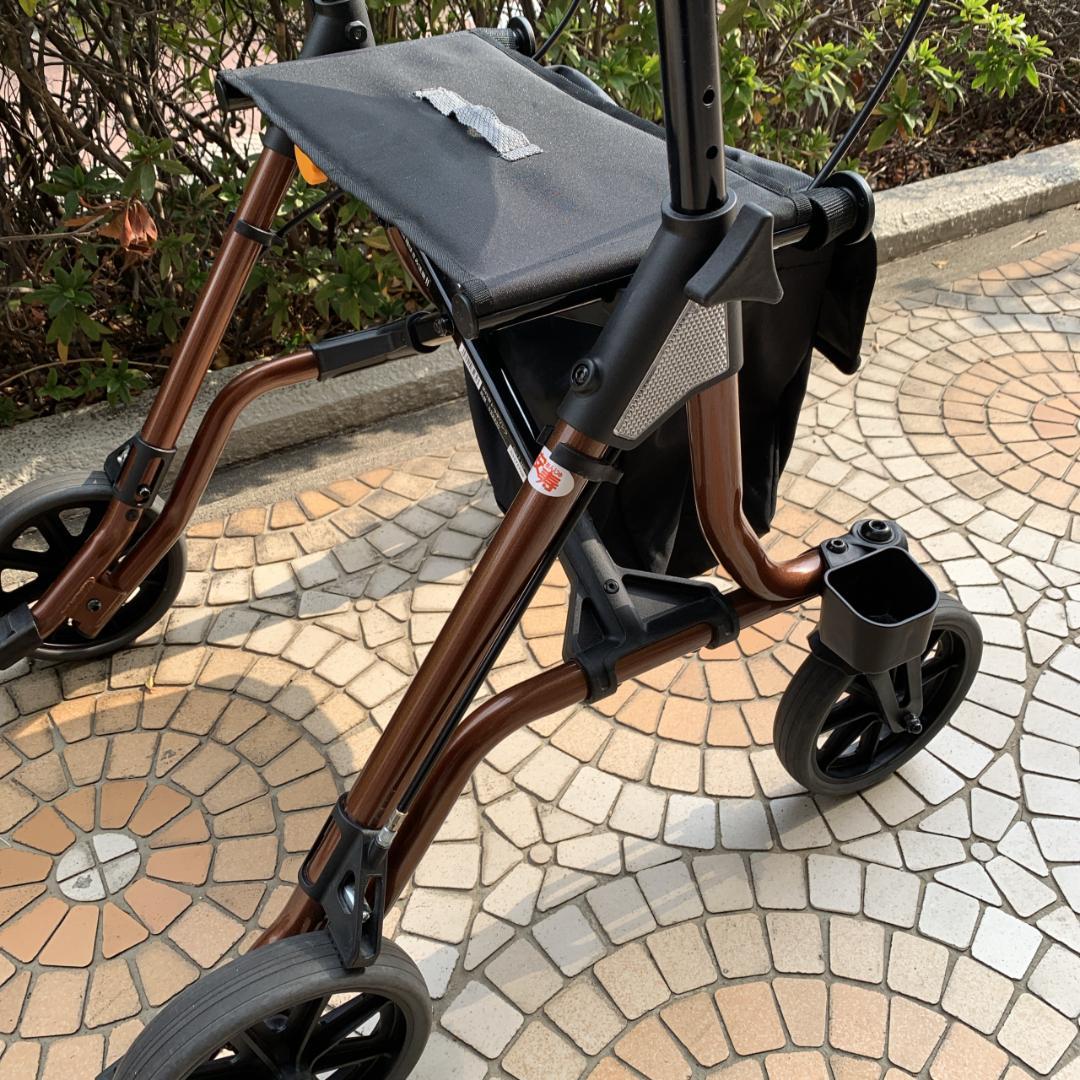 全国送料無料　アロン化成　安寿　折り畳み　歩行車　トライリンク　歩行器　歩行補助