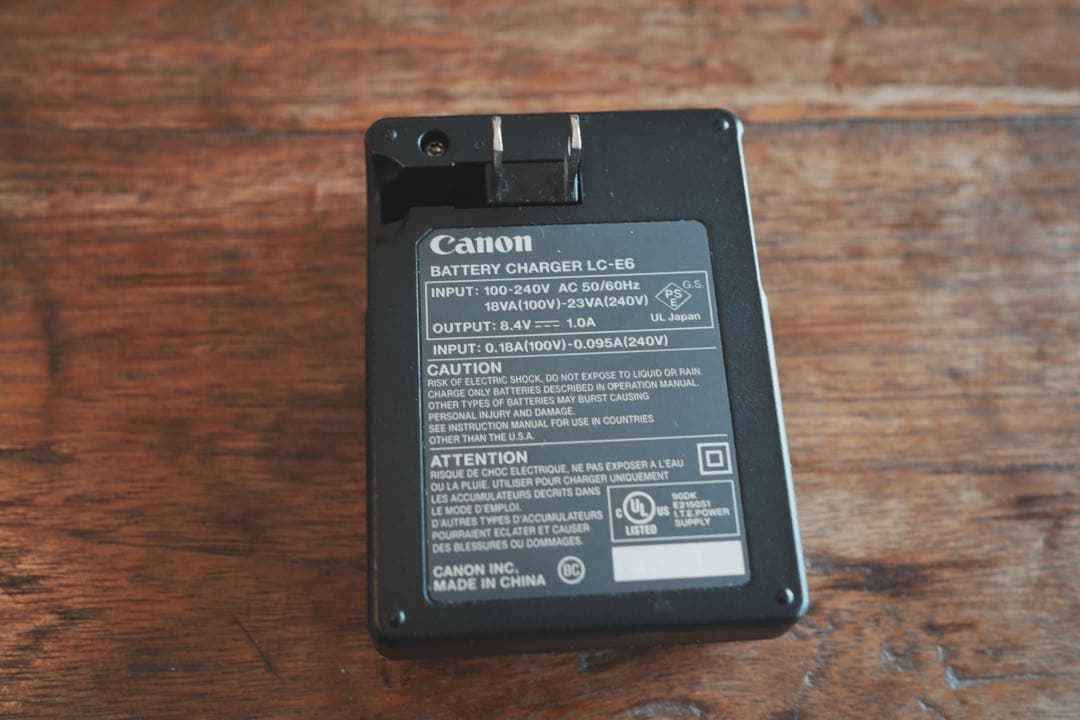 Canon EOS 6D Mark II 本体と付属品