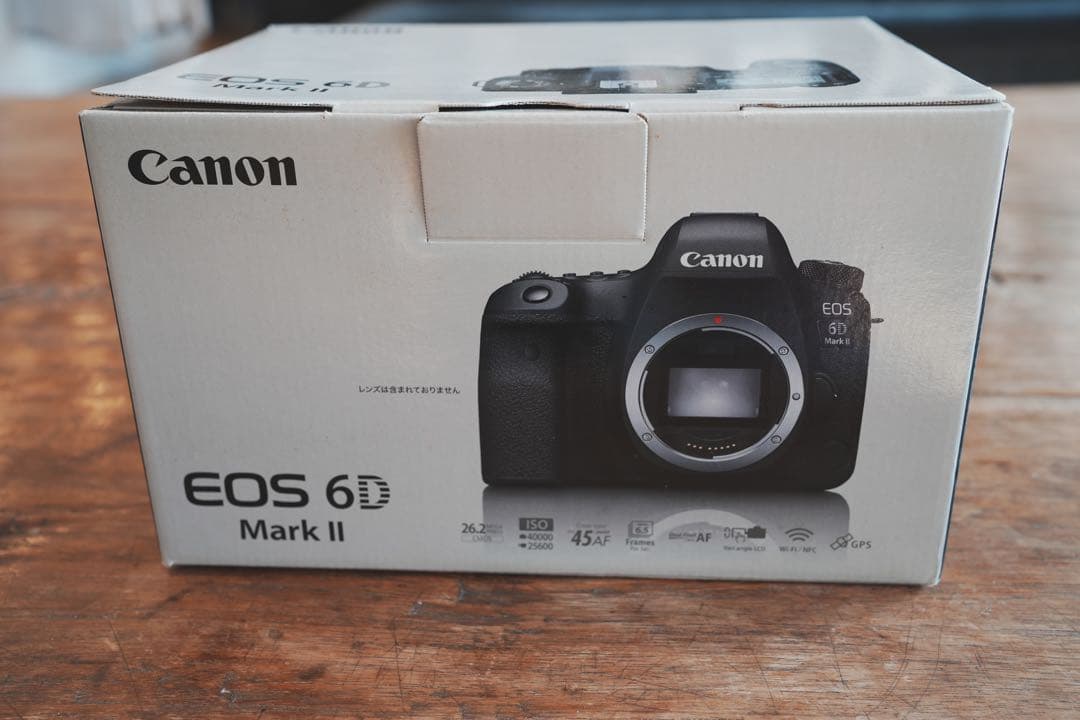 Canon EOS 6D Mark II 本体と付属品