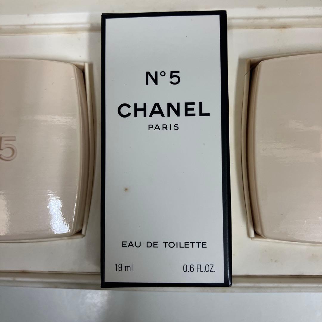 CHANEL 化粧品　ファンデーション