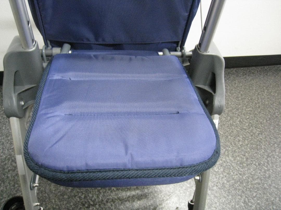 幸和製作所 テイコブリトルスリム TacaoF 介護 WAW04 歩行車 ①