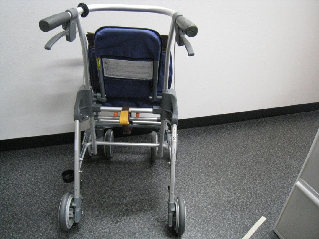 幸和製作所 テイコブリトルスリム TacaoF 介護 WAW04 歩行車 ①