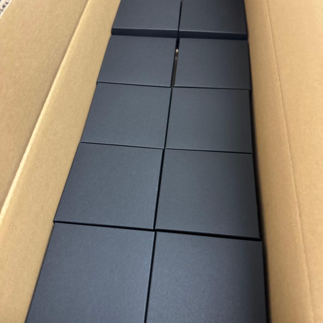 黒のギフトボックス　貼り箱