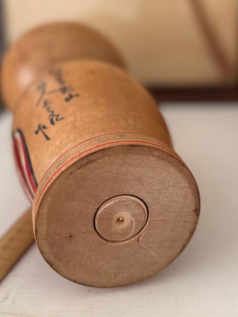 小椋久太郎作　伝統こけし 高さ約29cm　重厚で存在感のある一体