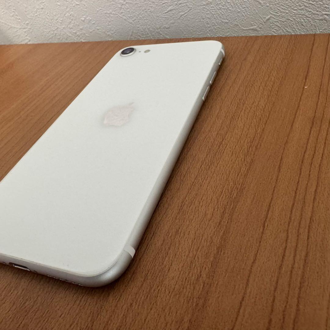 【バッテリー79%】Apple iPhone SE (第2世代) ホワイト