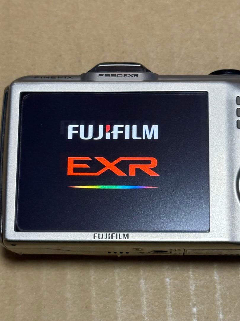 フジフィルム FUJIFILM ファインピクス F550EXR シルバー