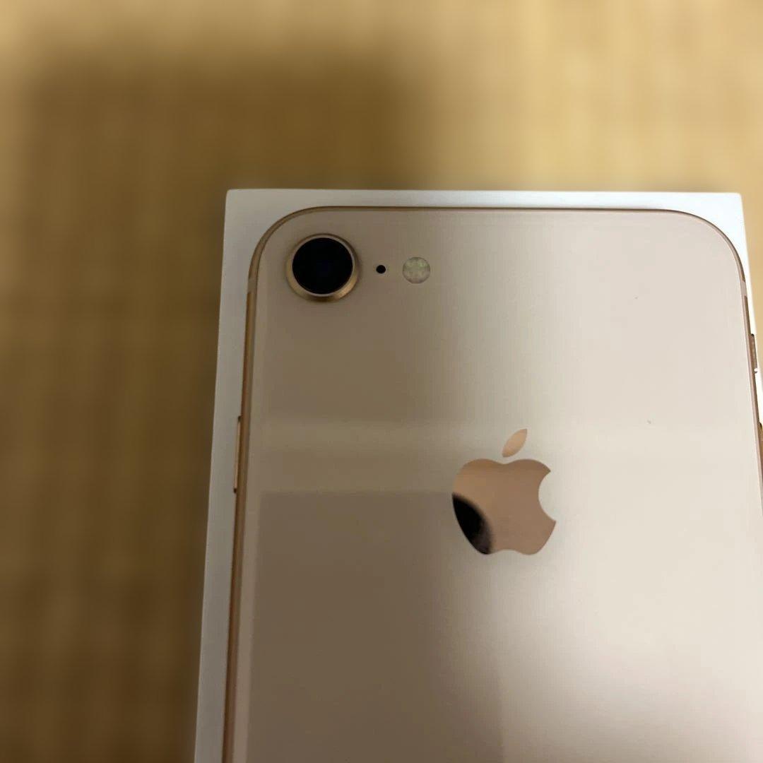 Apple iPhone 8 ゴールド　バッテリー８０%
