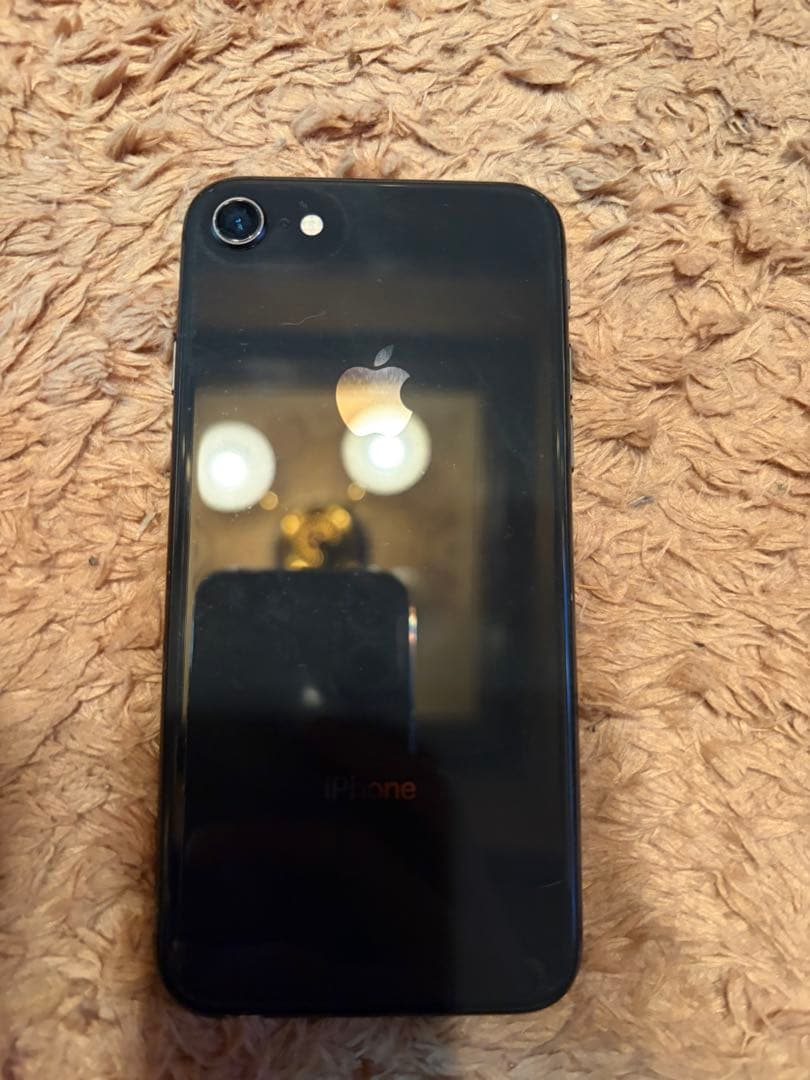 Apple iPhone 8本体 画面ひび割れ　値下げ交渉受けたまわります