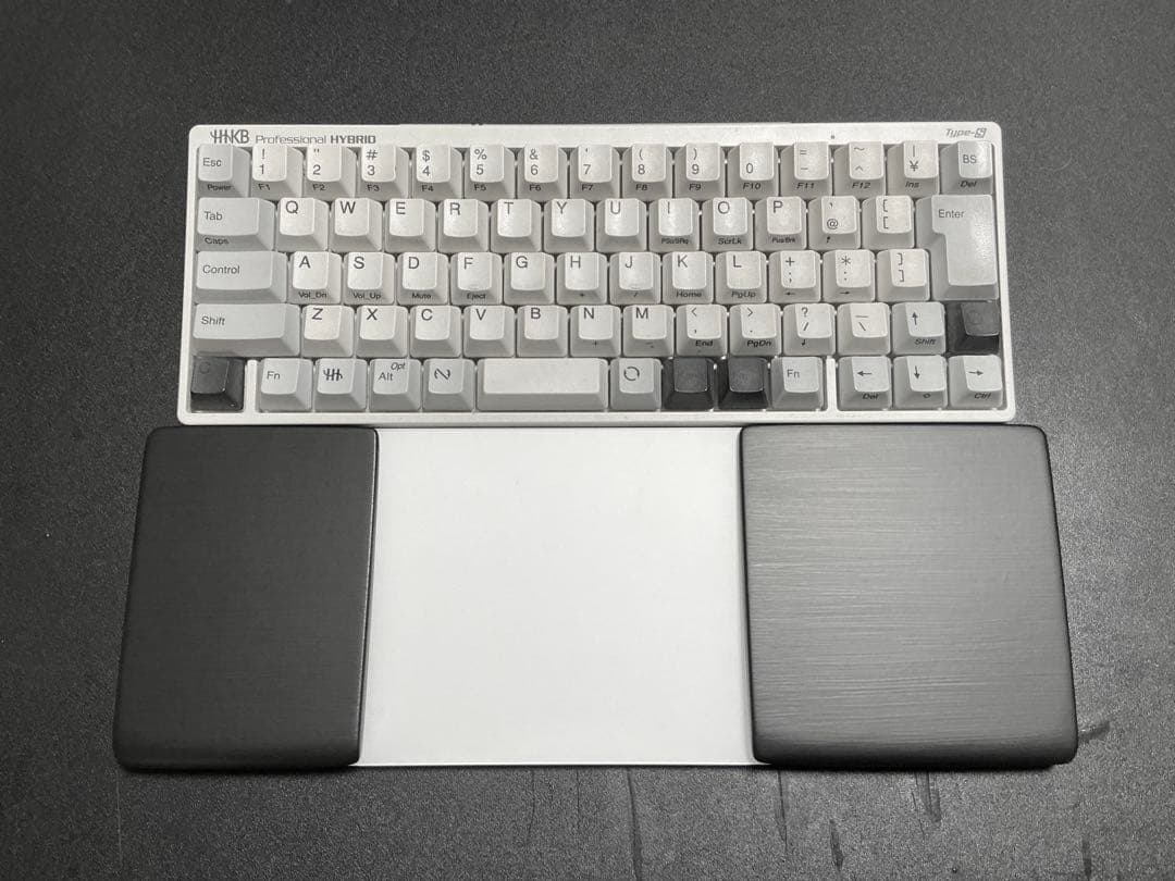 隣の街のTAKAO様のオーダー作品　トラックパッド対応パームレスト