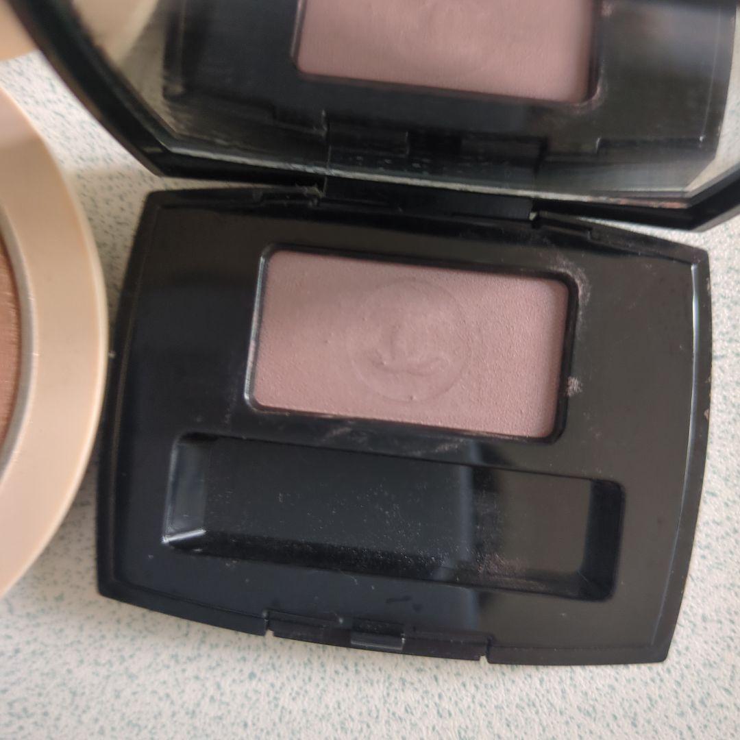 Diorフェイスパウダー　 CHANELアイシャドウ