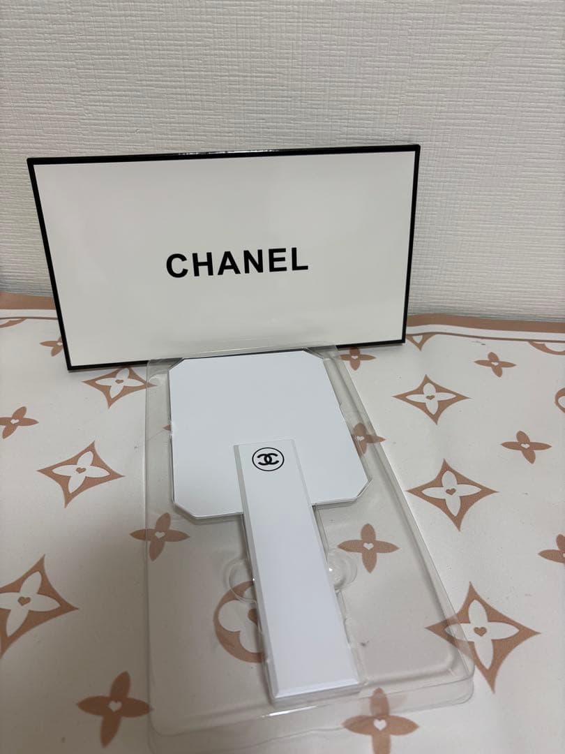 2025年CHANEL 非売品 手鏡 ミラー　ホワイト