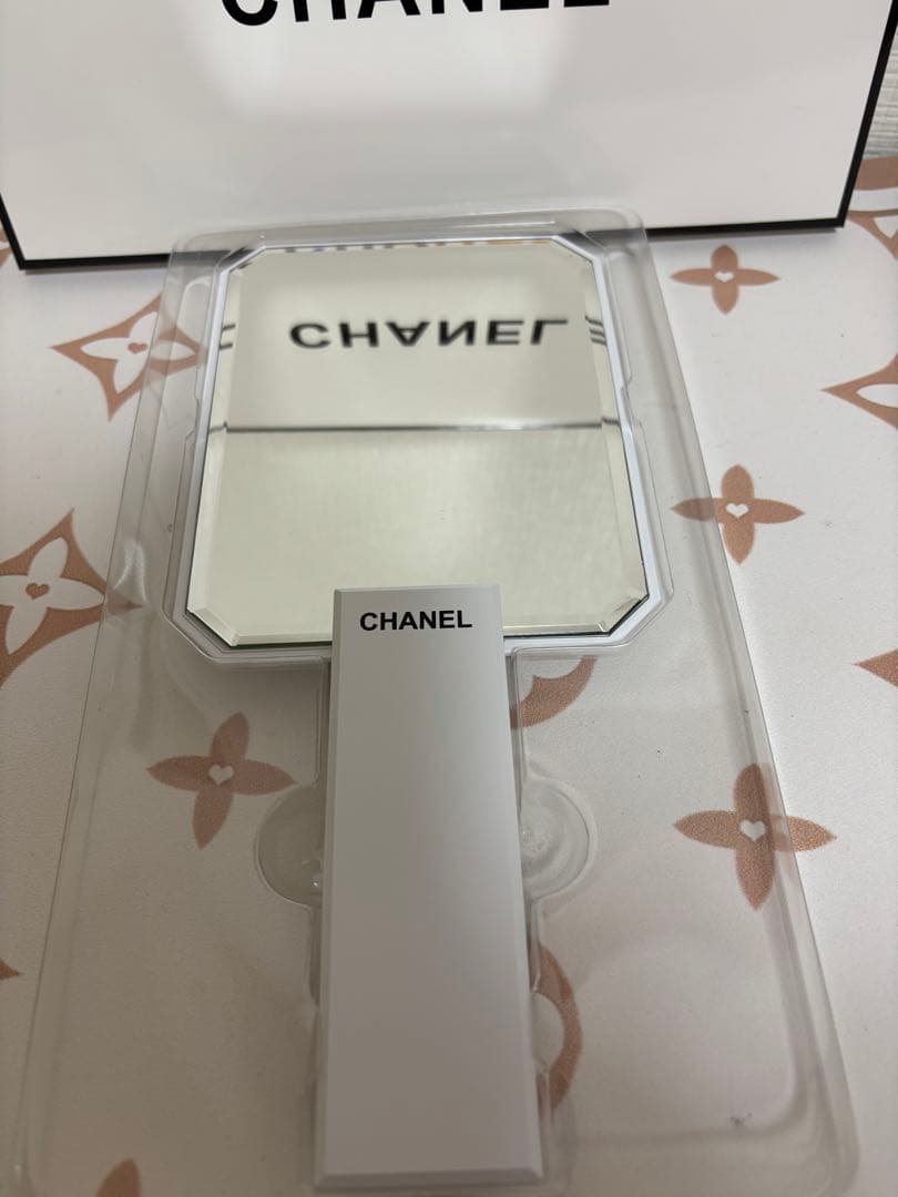 2025年CHANEL 非売品 手鏡 ミラー　ホワイト