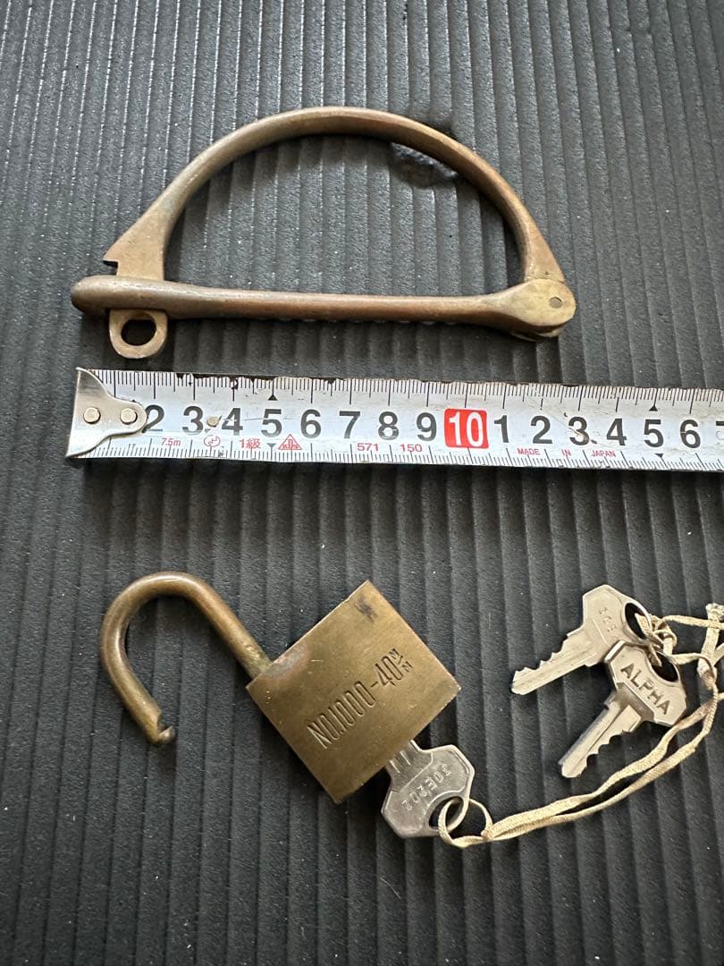 アンティーク金属ロックと鍵3本セット　南京錠　作動品