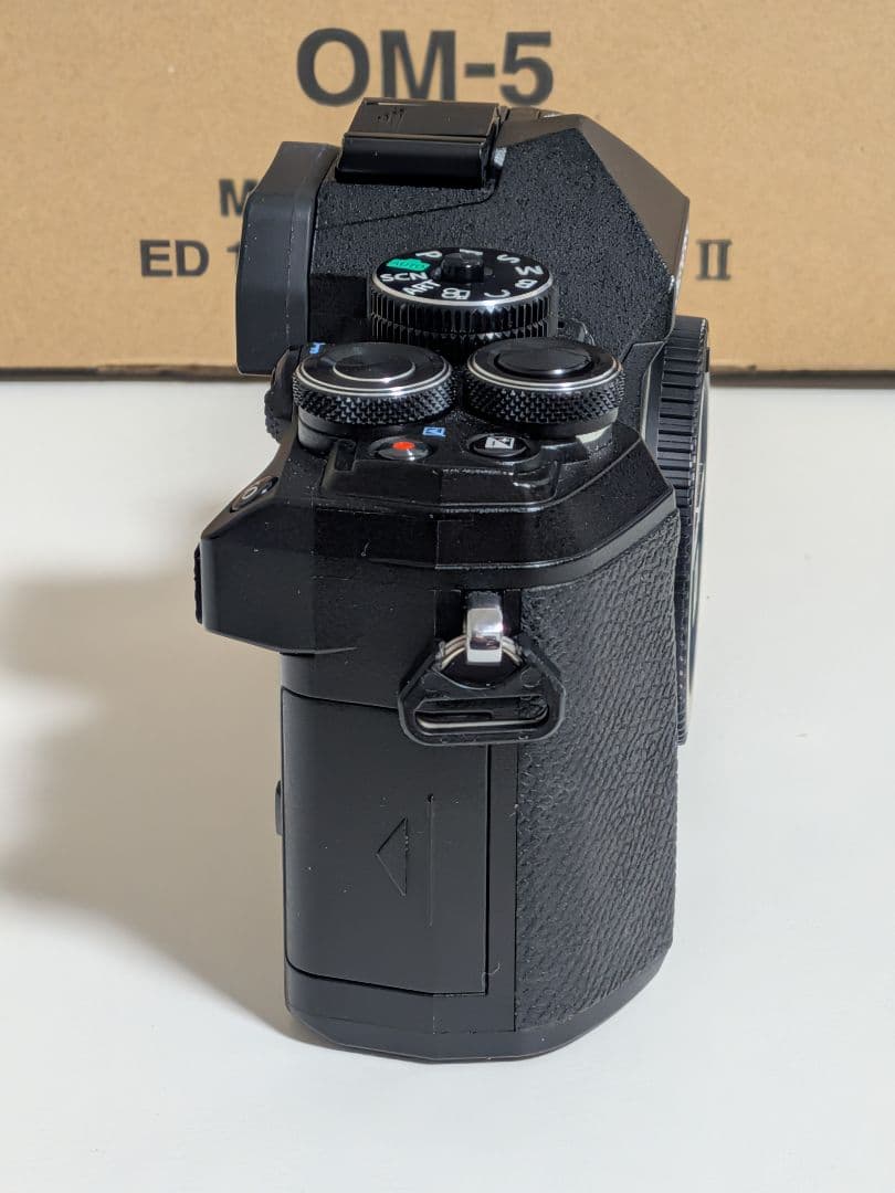 Shot数5000以下+おまけ付:OM SYSTEM OM-5 ボディ