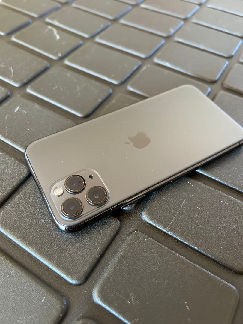 iPhone 11 Proスペースグレー 本体 Supremeケース付