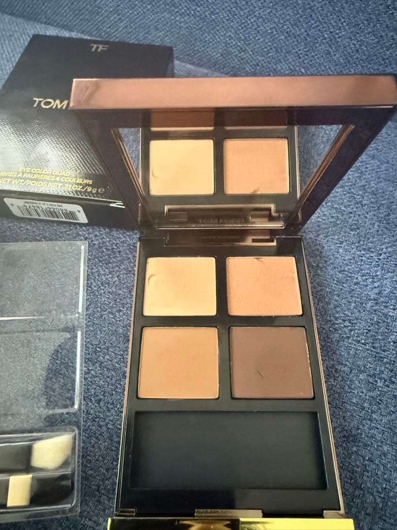 試しのみ　TOM FORD アイカラークォード　28 ドュラクレーム