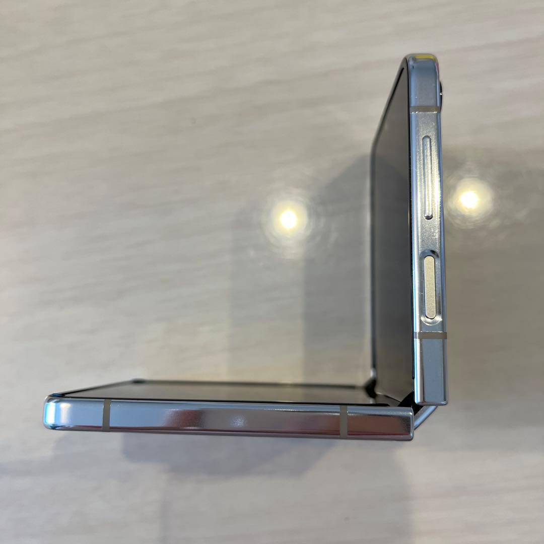 Z Flip5 256GB クリーム SIMフリー 韓国版 折り目表示不良あり