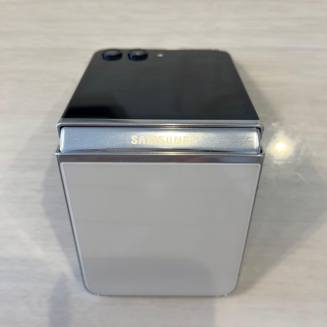 Z Flip5 256GB クリーム SIMフリー 韓国版 折り目表示不良あり