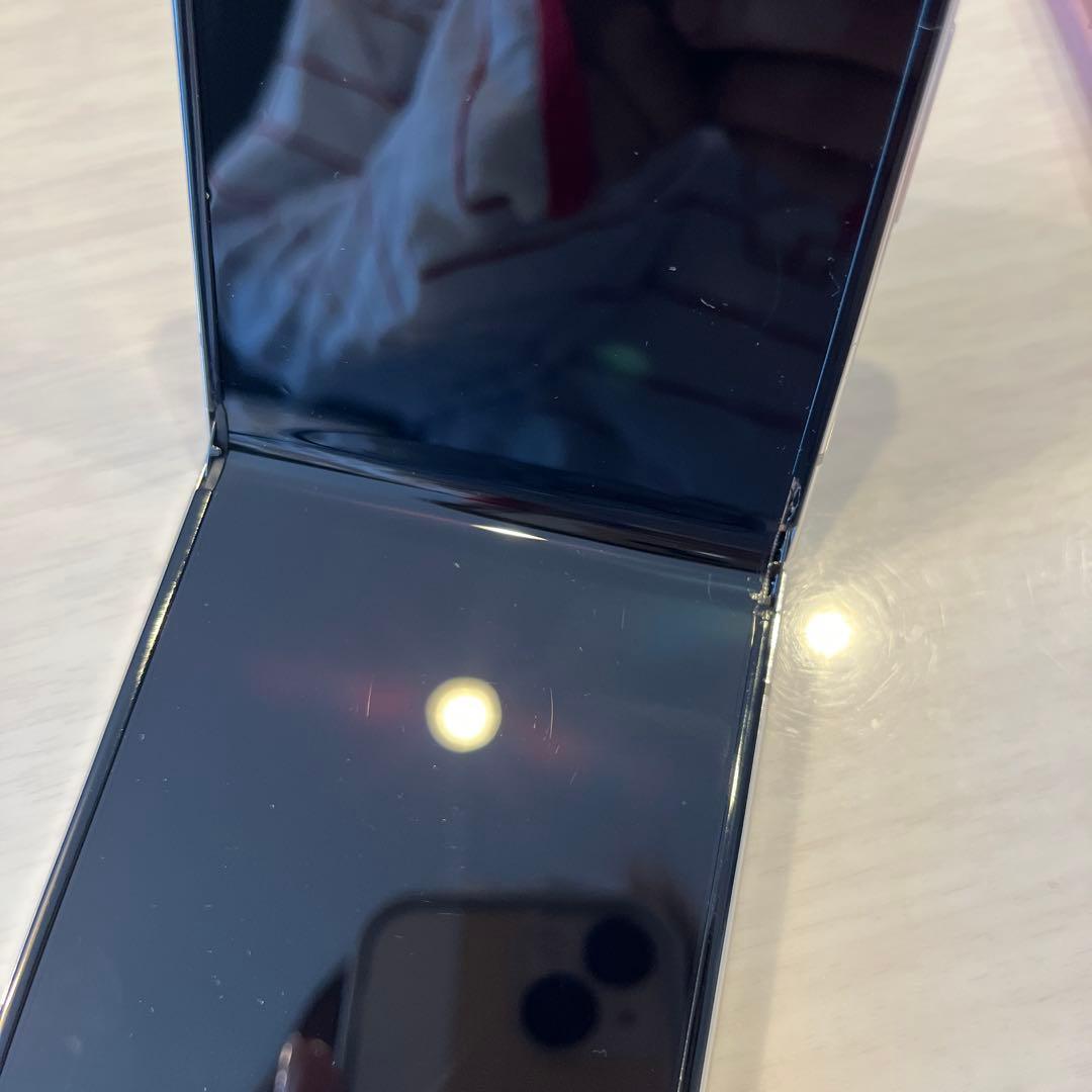 Z Flip5 256GB クリーム SIMフリー 韓国版 折り目表示不良あり